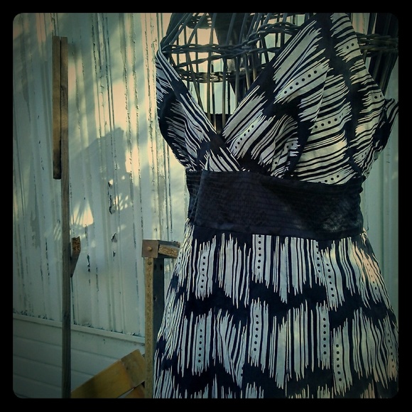 AGB geometrical black and white dress size 8 - Picture 5 of 8